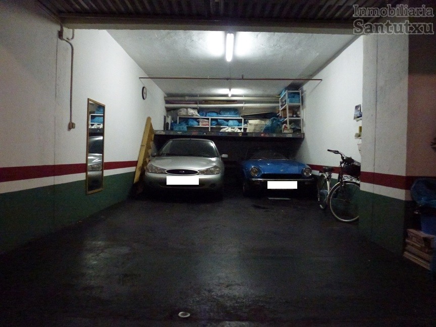 Garaje cerrado para tres coches